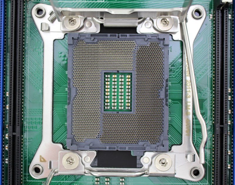 Supermicro_X10DAX-Photo-socket