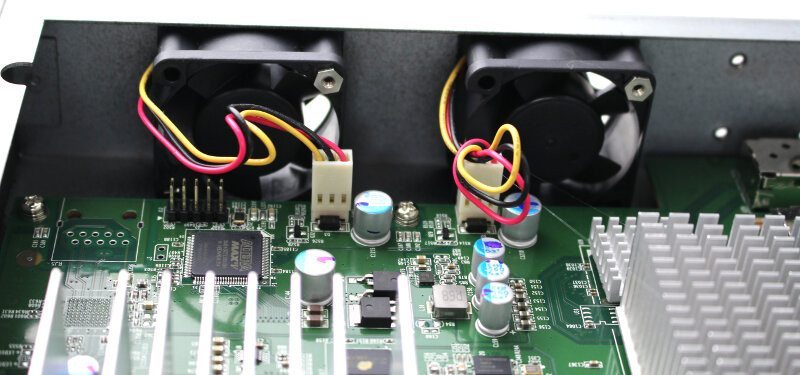 D-Link DXS-1210-12TC-Photo-inside fans