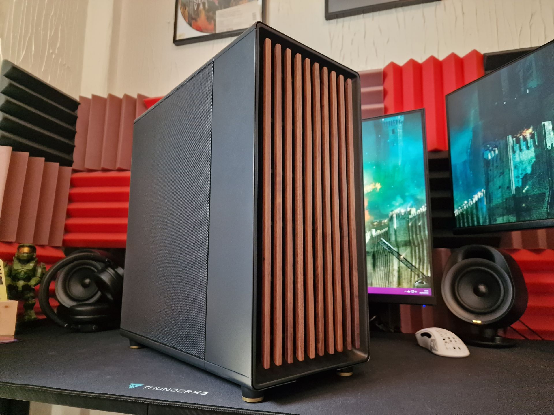 You Will Fall in Love, Fractal Design North Gaming PC Build
