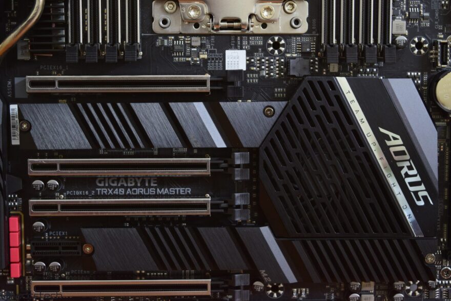 Intel's New Driver Targets Overheating in Revolutionary PCIe Gen 6 SSDs